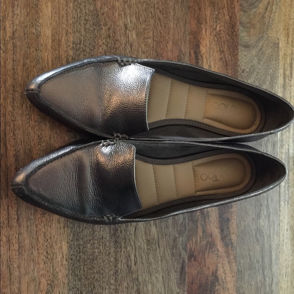 EUC Me Too Audra Pewter Loafers size 8